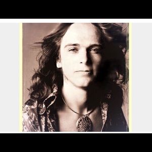 Love I get so lost, sometimes
Days pass and this